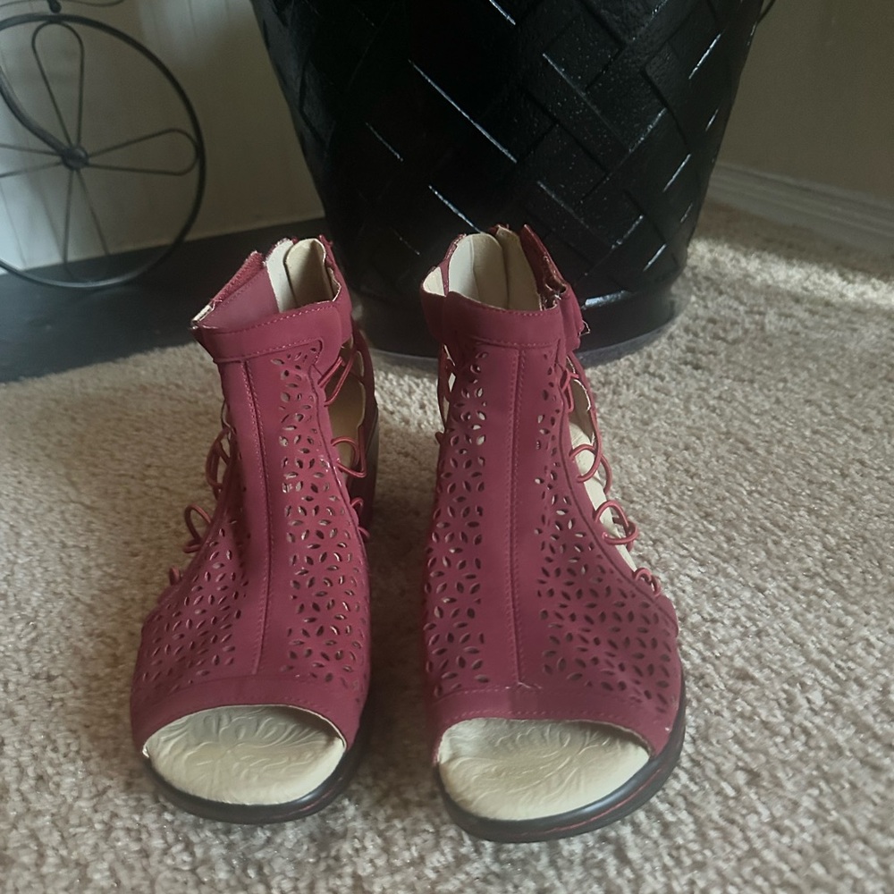 Jambu JBU Red (Maroon) Sandals 7.5 m